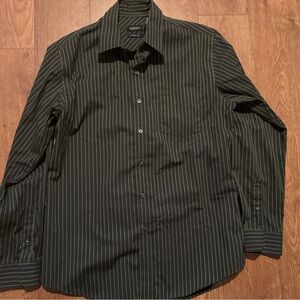 Van Heusen Black & Green Striped Button Down Shirt Men’s Dress Shirt Classic Fit